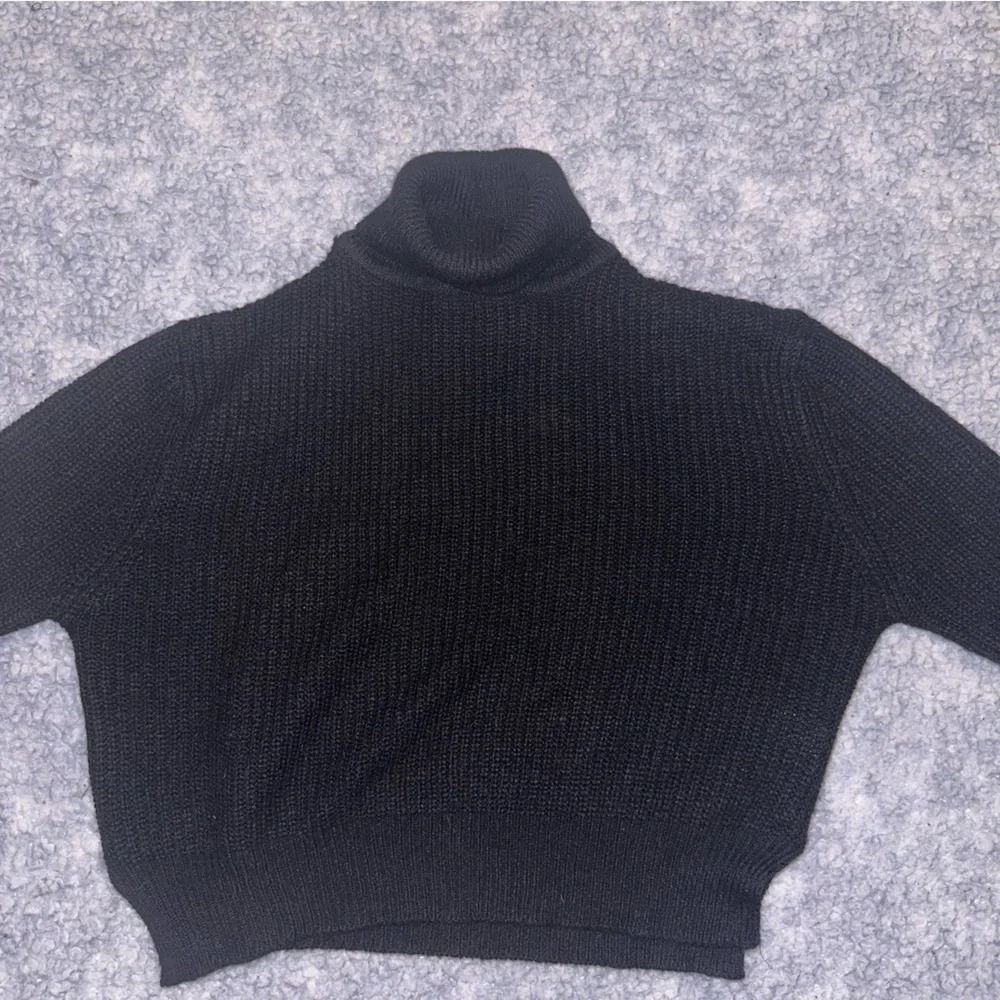 UK2LA Black Turtleneck Knit Sweater - Size Medium
